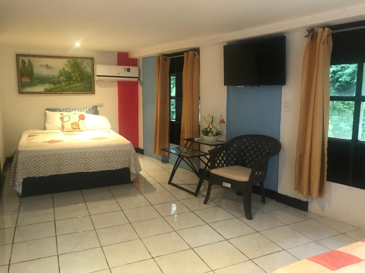 Cabinas Cafe Del Mar Hotel Manuel Antonio Exterior photo